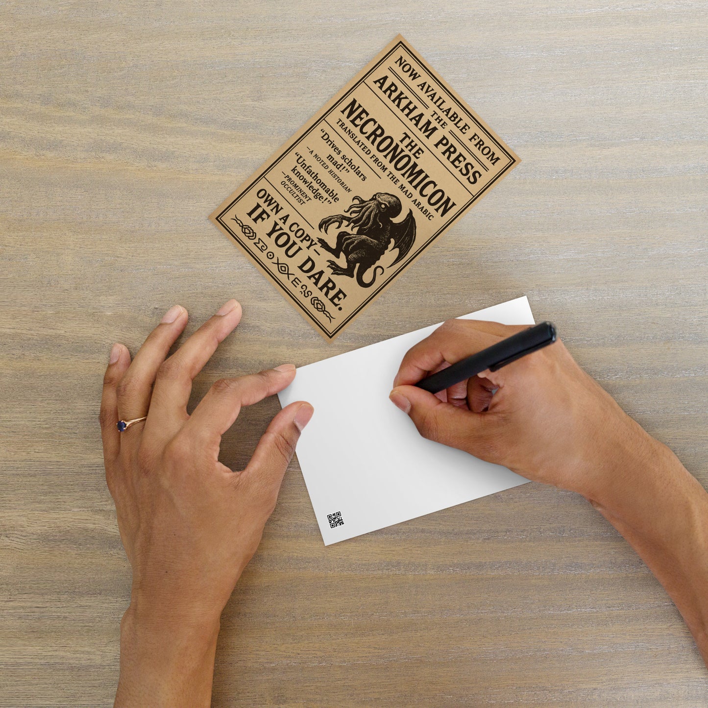 Necronomicon – Jetzt erhältlich bei Arkham Press Standardpostkarte